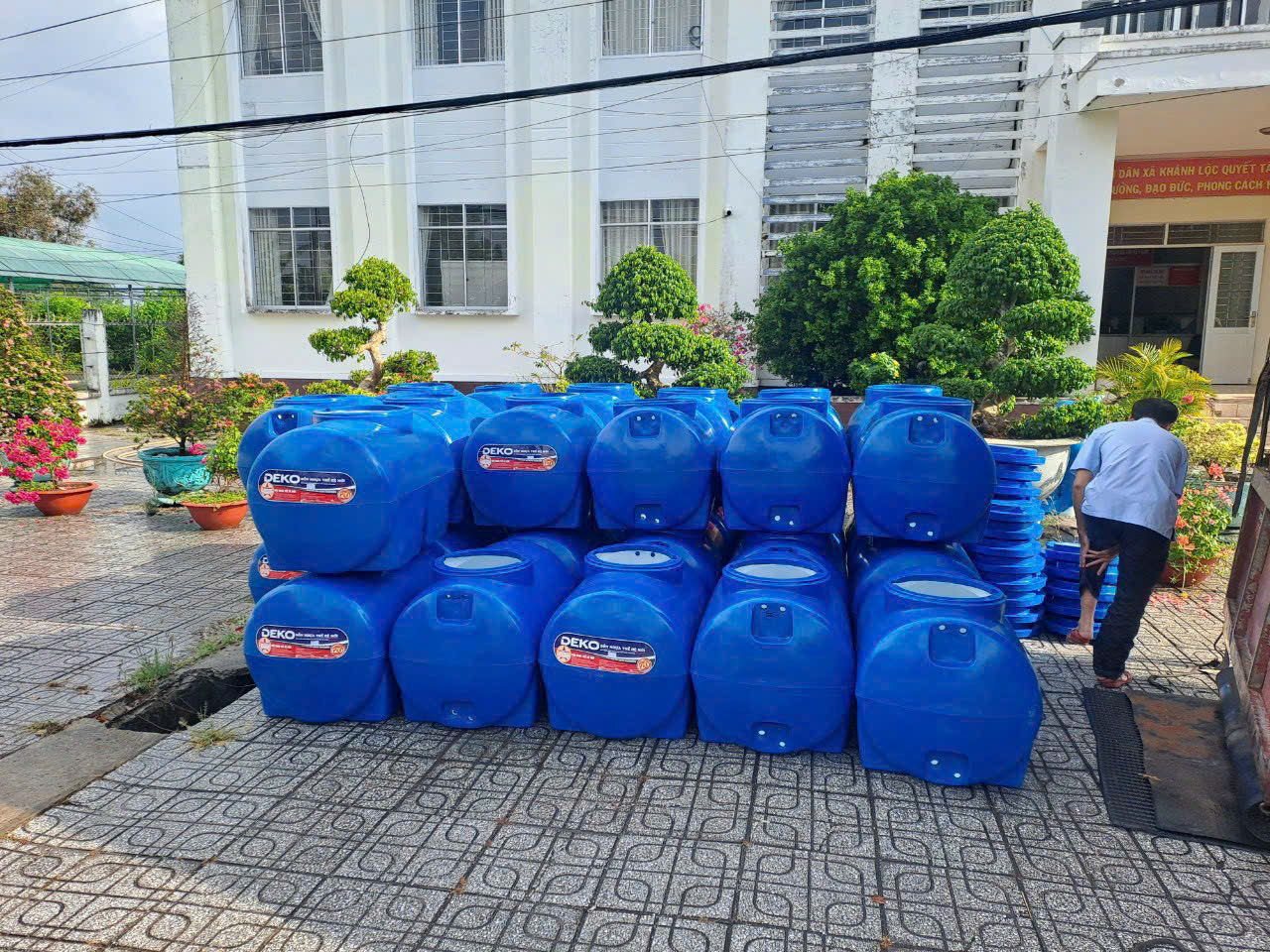 bồn nhựa đứng tiết kiệm diện tích khi lắp đặt