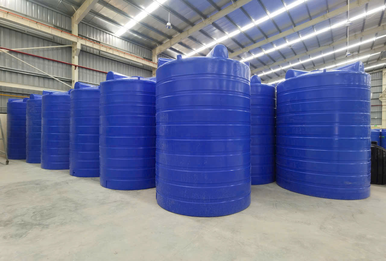 bồn nhựa 5000L đứng tiết kiệm diện tích nhưng cần nền chắc