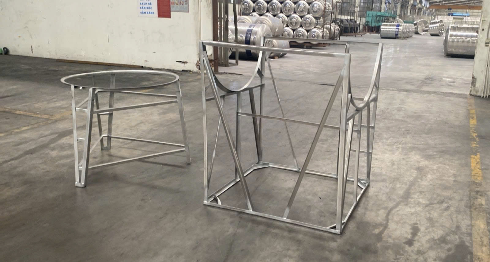 kích thước chân bồn nước inox 1000L nằm ngang cần đo trước khi mua