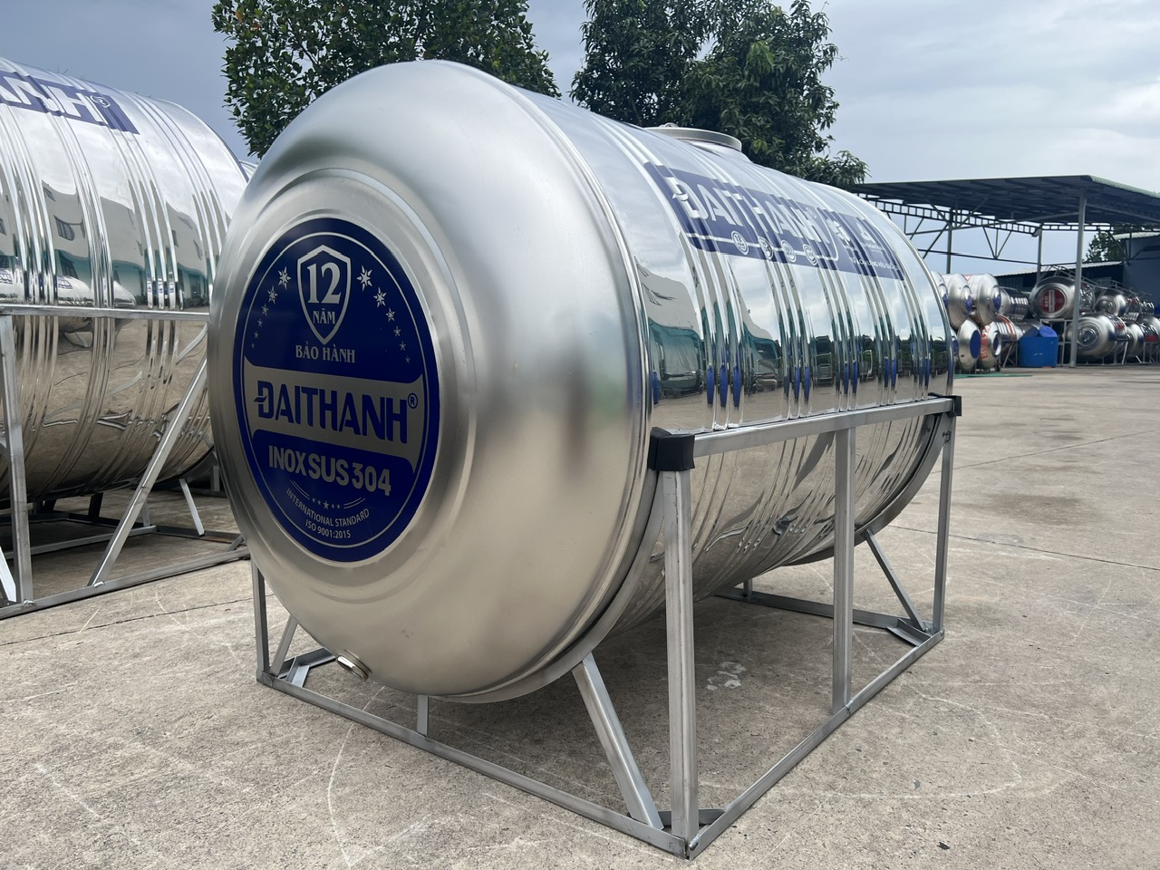Sơ đồ kích thước bồn nước 1000L ngang Sơ đồ kích thước bồn nước 1000L ngang gồm chiều dài chiều rộng chiều cao