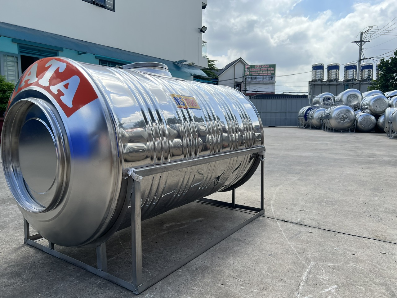 So sánh bồn inox 700L đứng và bồn inox 700L ngang theo mặt bằng lắp đặt