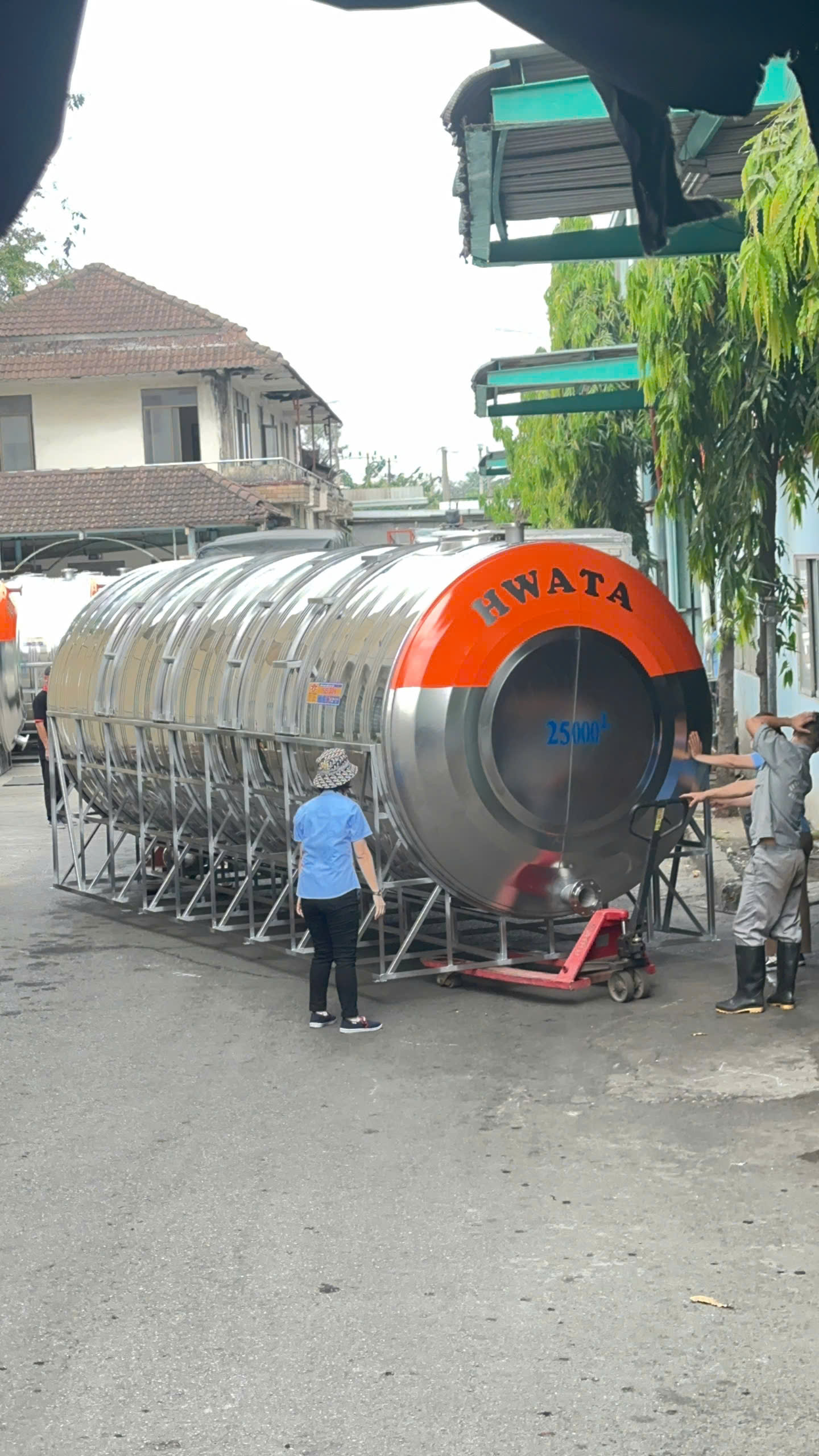 Lắp đặt bồn nước công nghiệp 15000L ngang an toàn