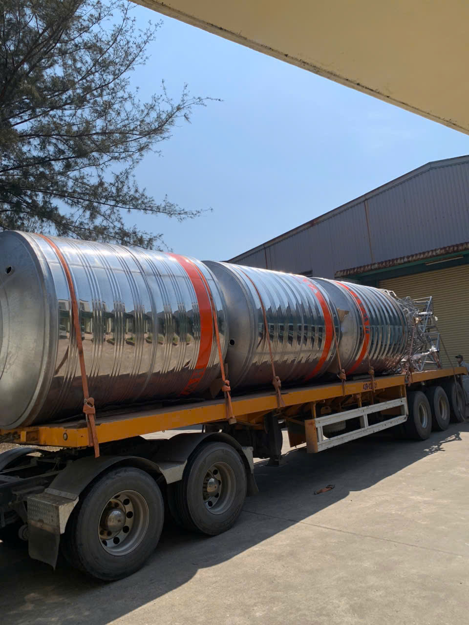 Bồn nước inox công nghiệp 15000L ngang cho nhà xưởng