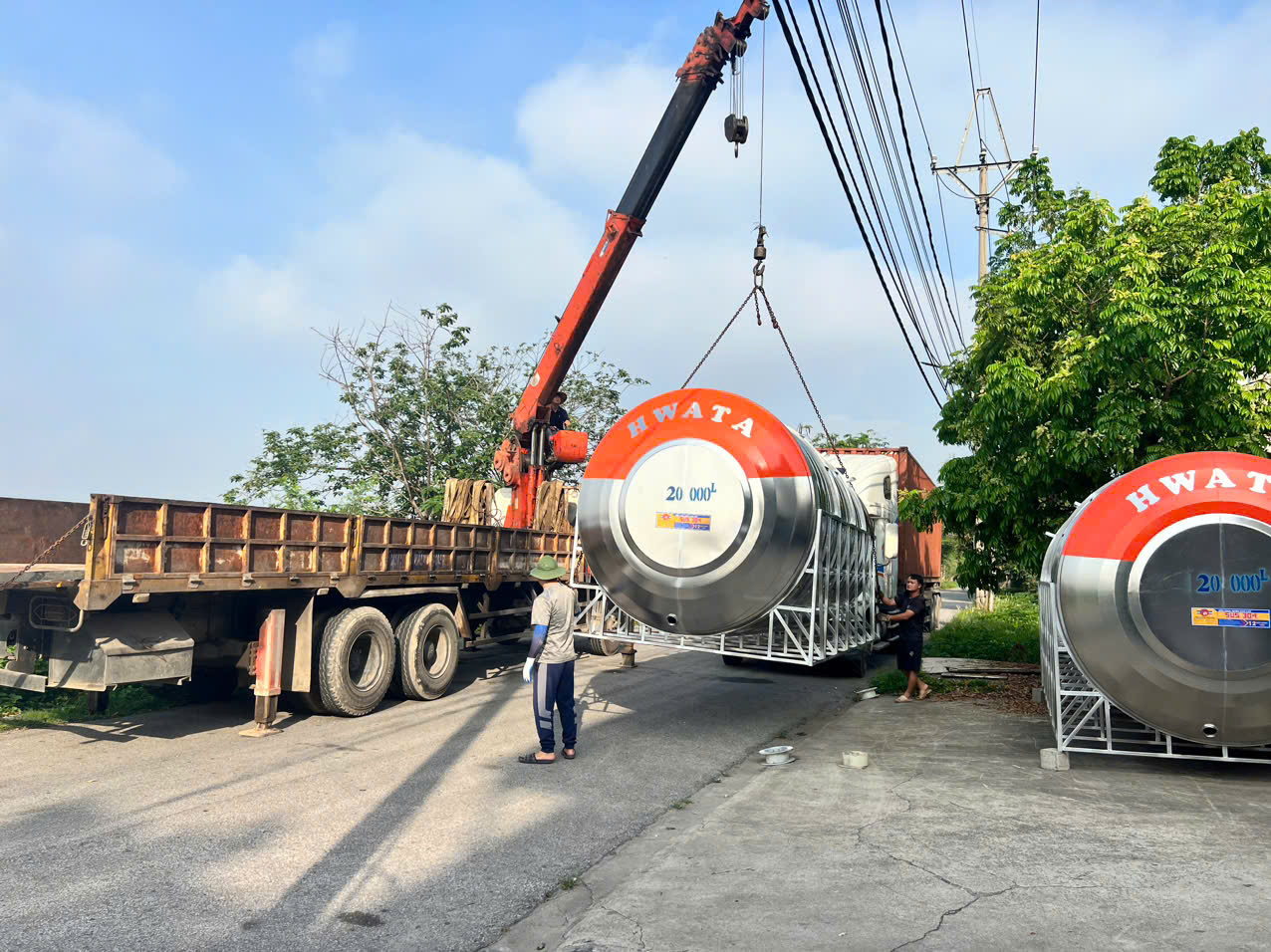 Giao hàng bồn nước công nghiệp 8000L đứng toàn quốc