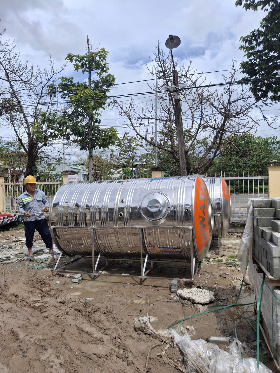 Bồn nước inox công nghiệp 8000L ngang cho nhà xưởng