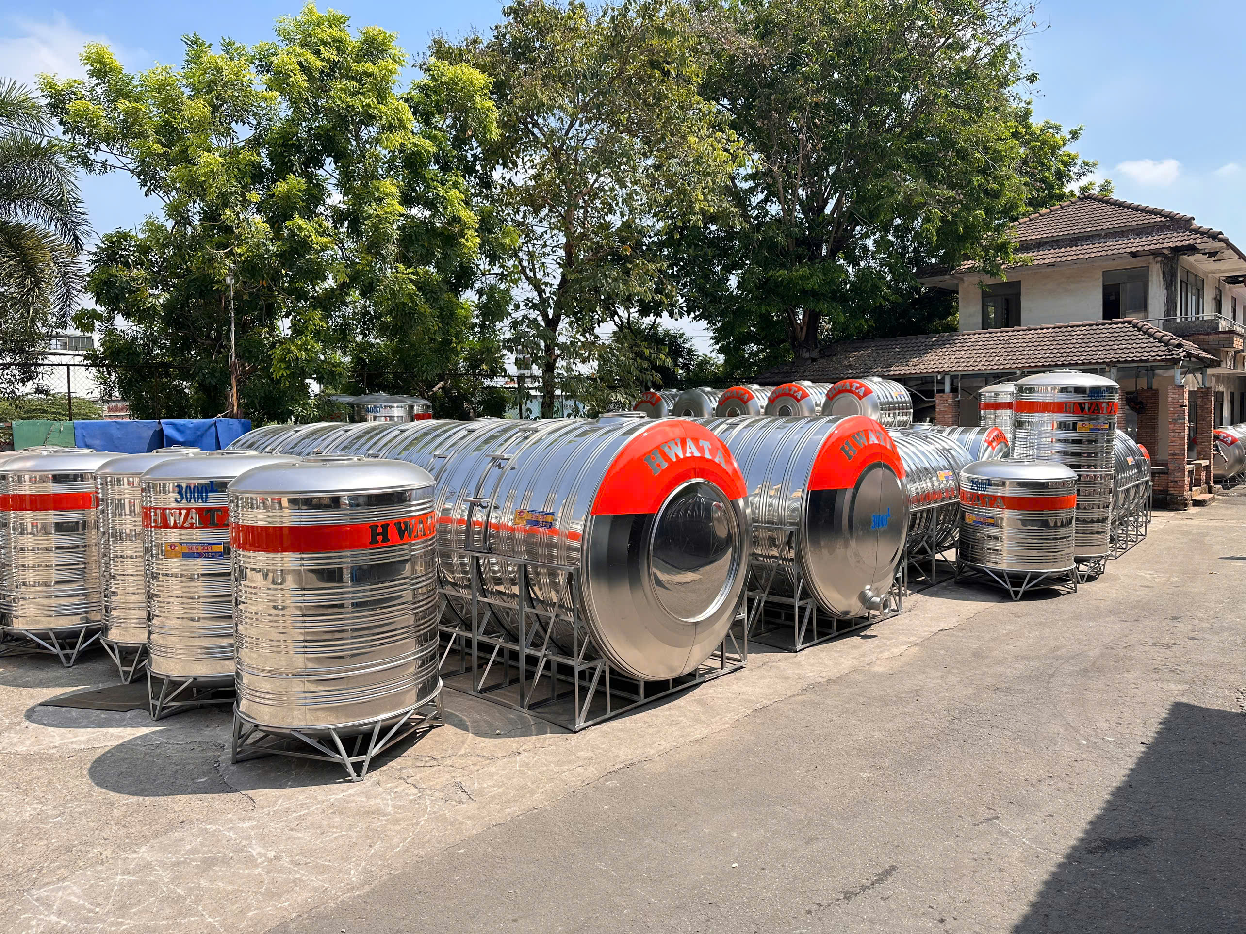 Giao hàng bồn nước công nghiệp 30000L toàn quốc