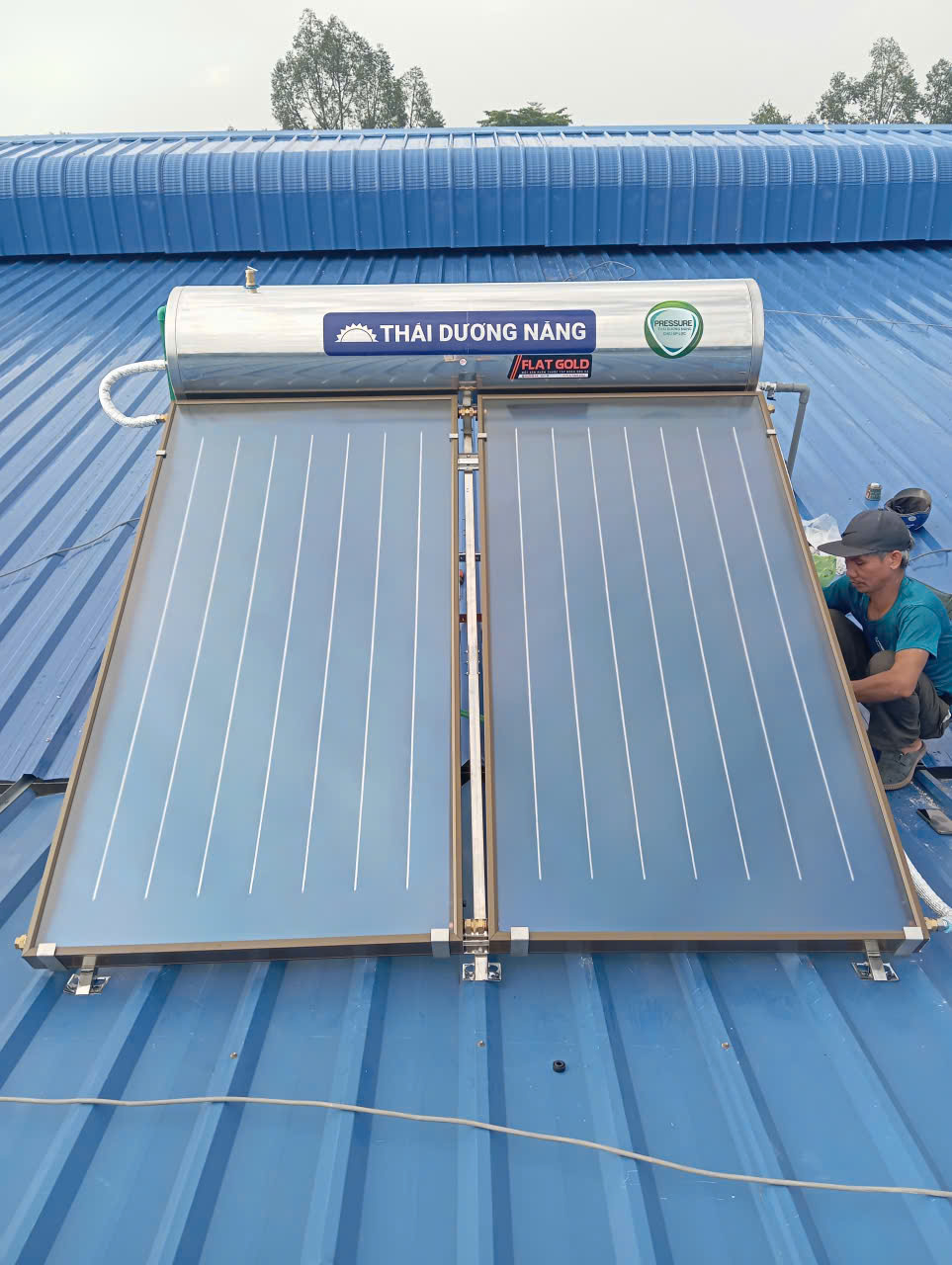 Lắp đặt máy năng lượng mặt trời 280L tại nhà
