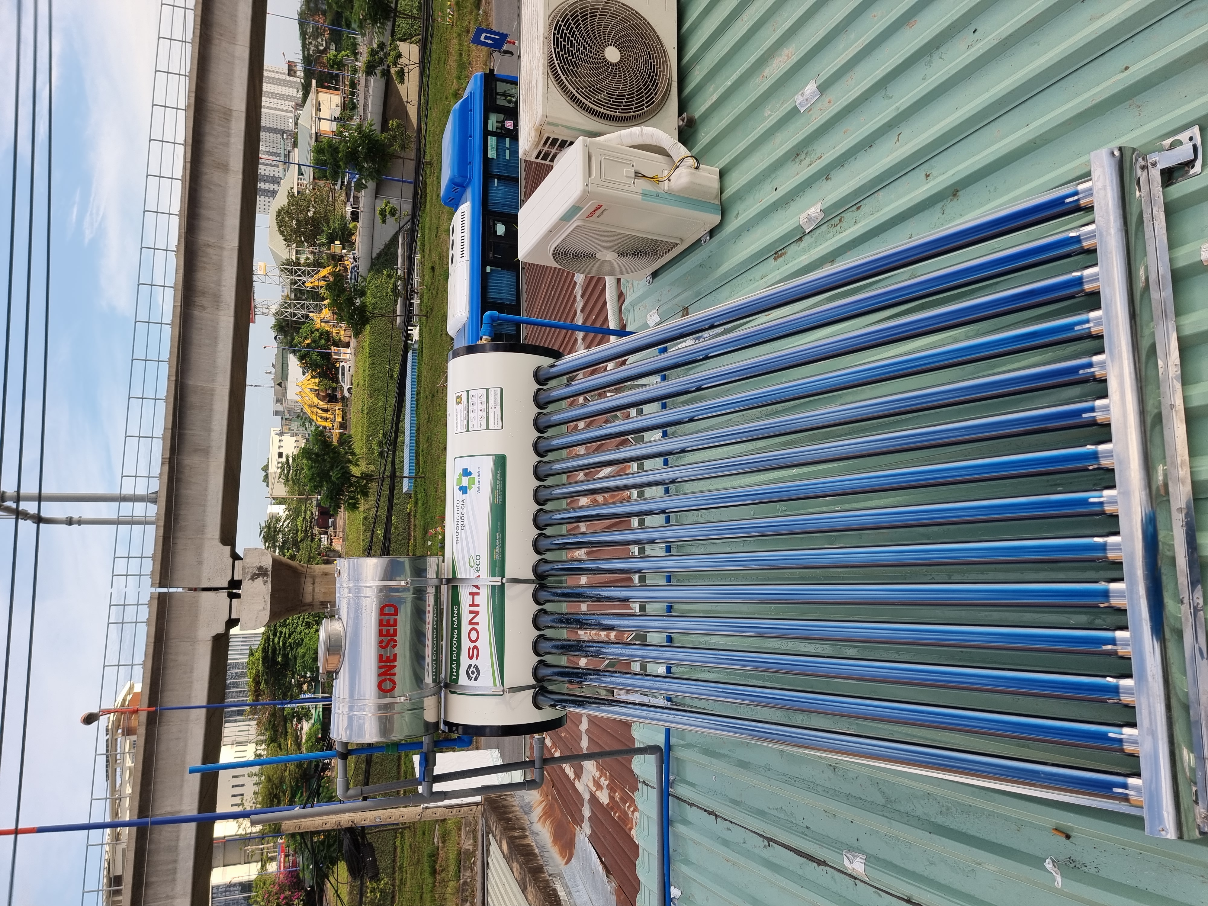Lắp đặt máy năng lượng mặt trời 160L tại nhà