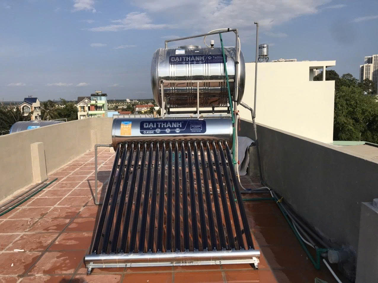Phân loại máy năng lượng mặt trời 150L