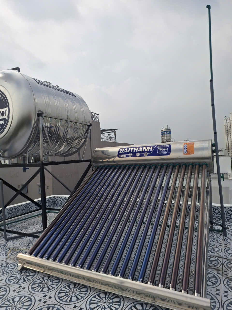 Vị trí lắp bồn nước inox hợp lý giúp hạn chế nóng ngay từ đầu