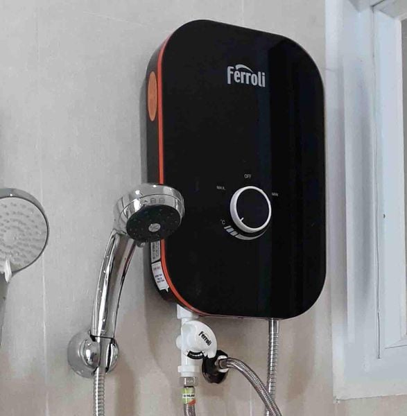 Phân loại bình nước nóng trực tiếp chống giật có bơm trợ lực