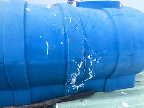 dấu hiệu bồn nhựa 500L cũ bị lão hóa bạc màu và dễ nứt