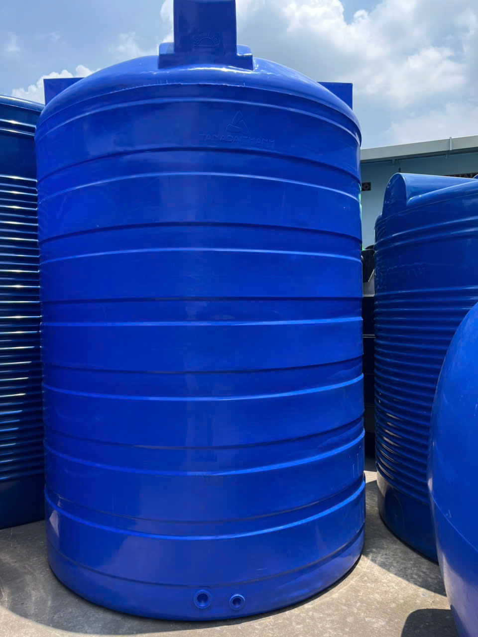 Bồn nhựa đứng 2000L cho gia đình đông người và nhà trọ