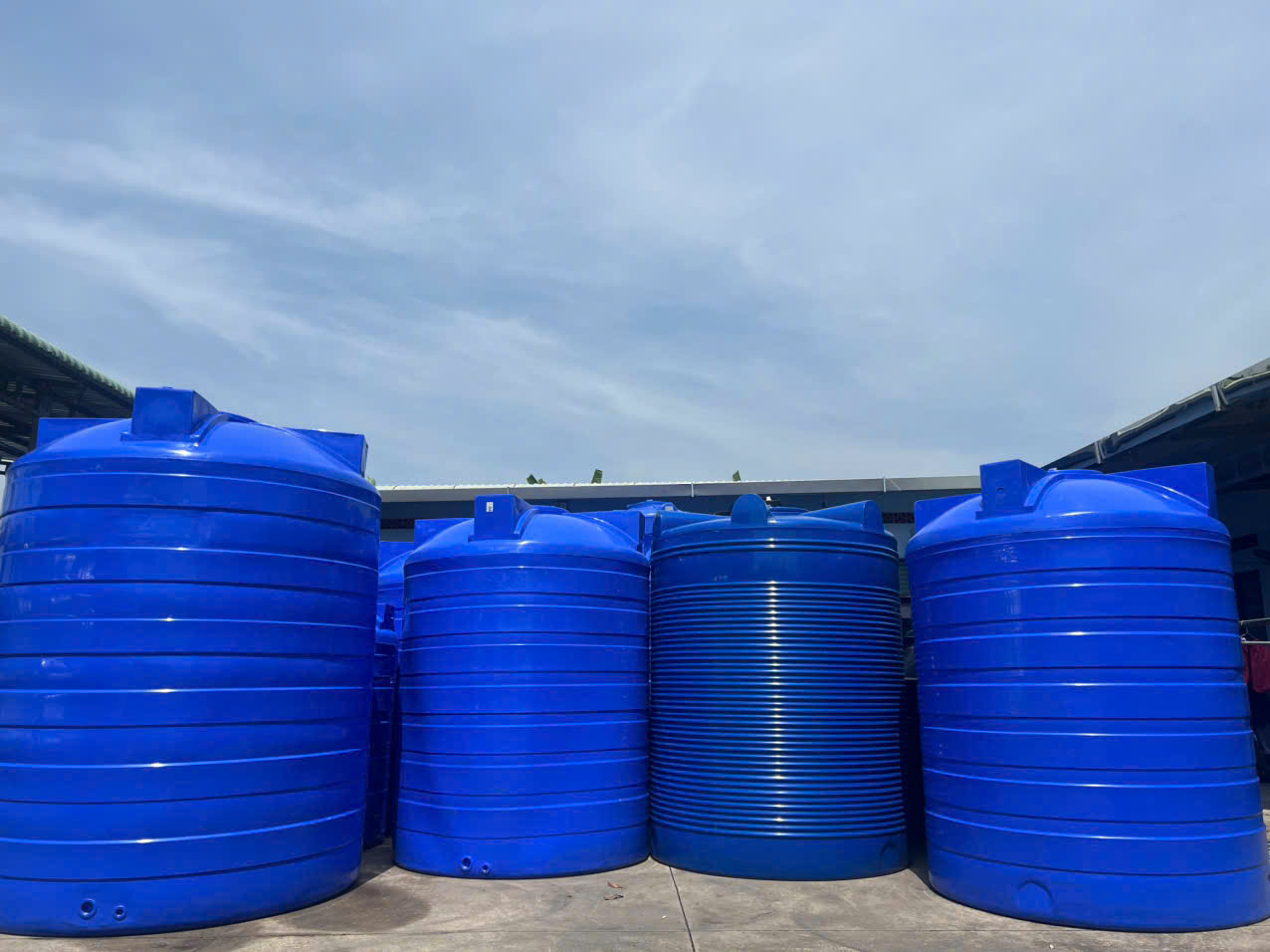Bồn Nhựa 2000L dạng đứng tiết kiệm diện tích