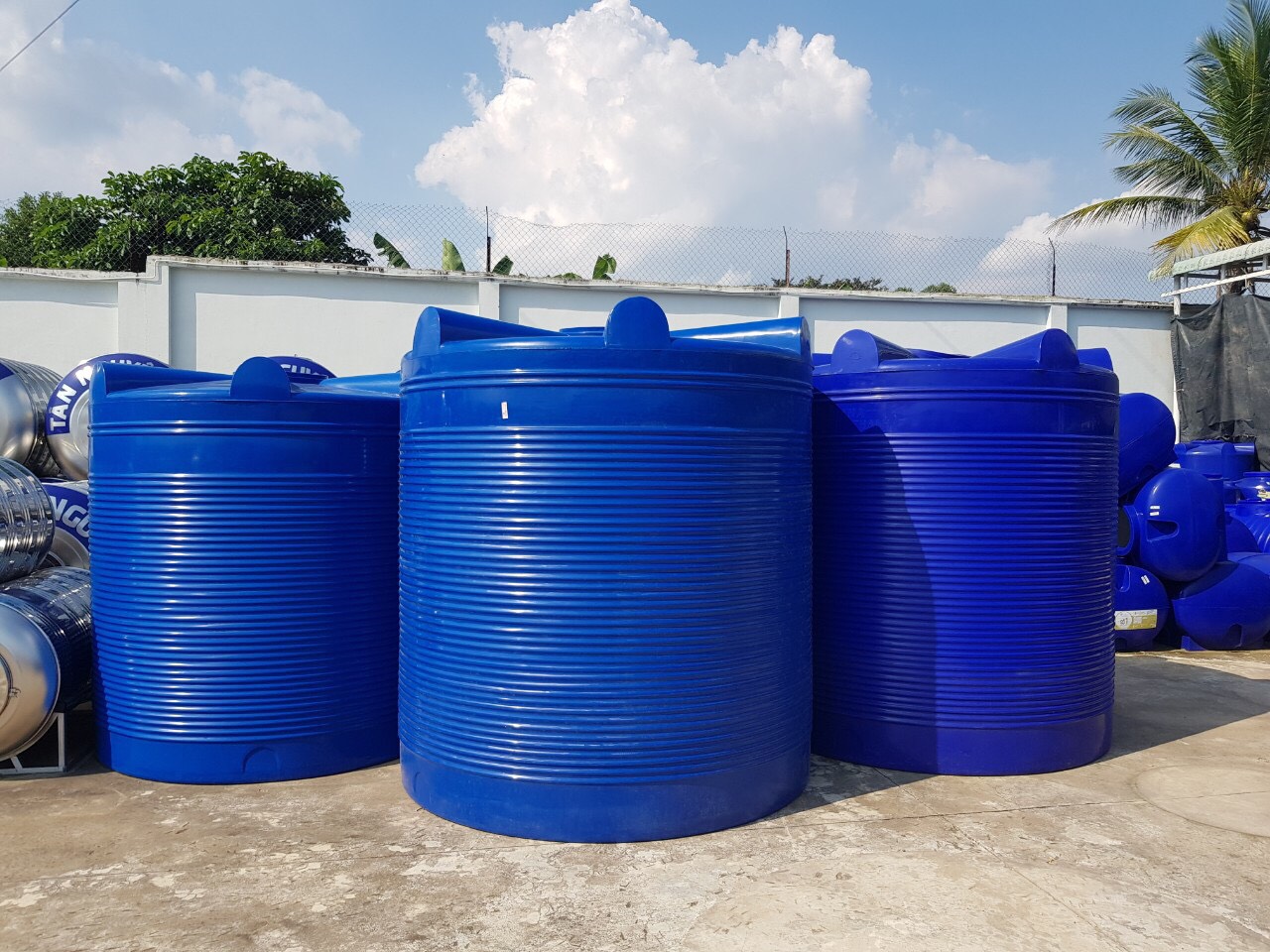 Giao hàng Bồn Nhựa 2000L Đứng toàn quốc tại Toàn Phát