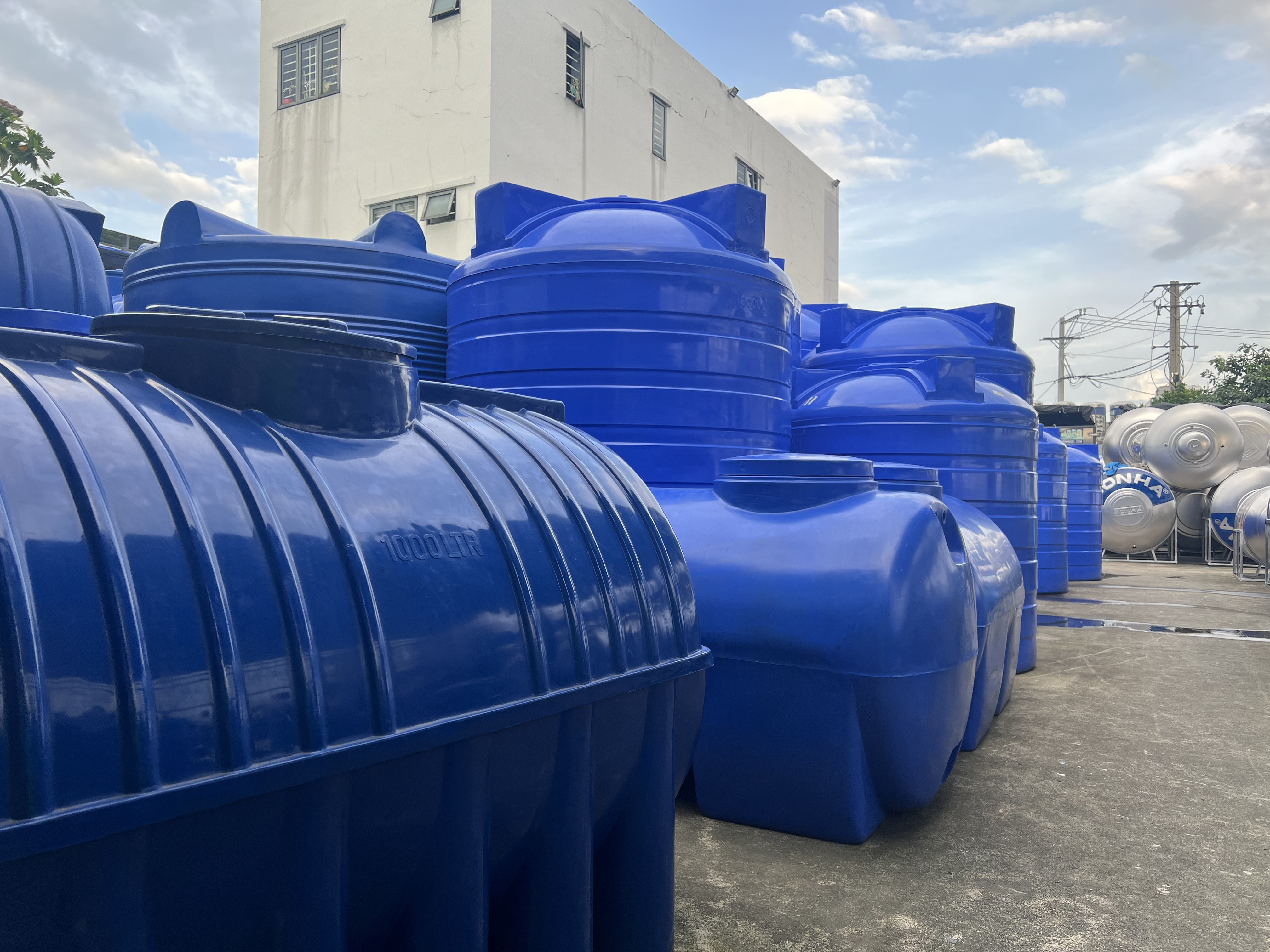 Giao hàng Bồn Nhựa 2000L Ngang toàn quốc tại Toàn Phát