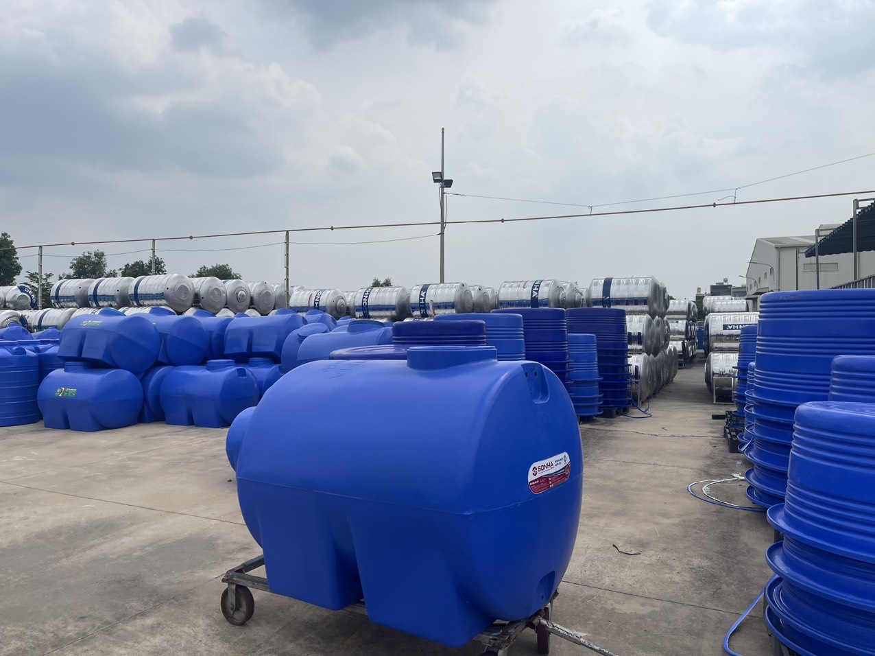 Bồn nhựa ngang 300L cho phòng trọ và nhà cấp 4