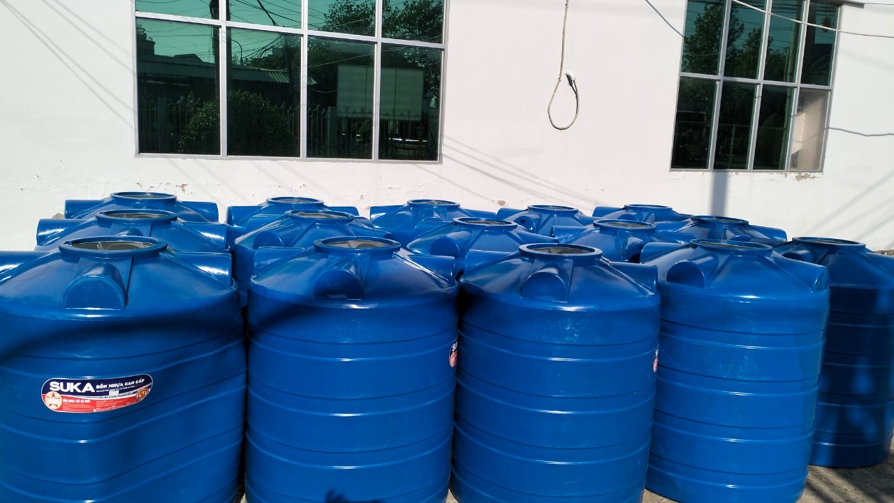 cảnh báo bồn nhựa kém chất lượng nắp hở rong rêu