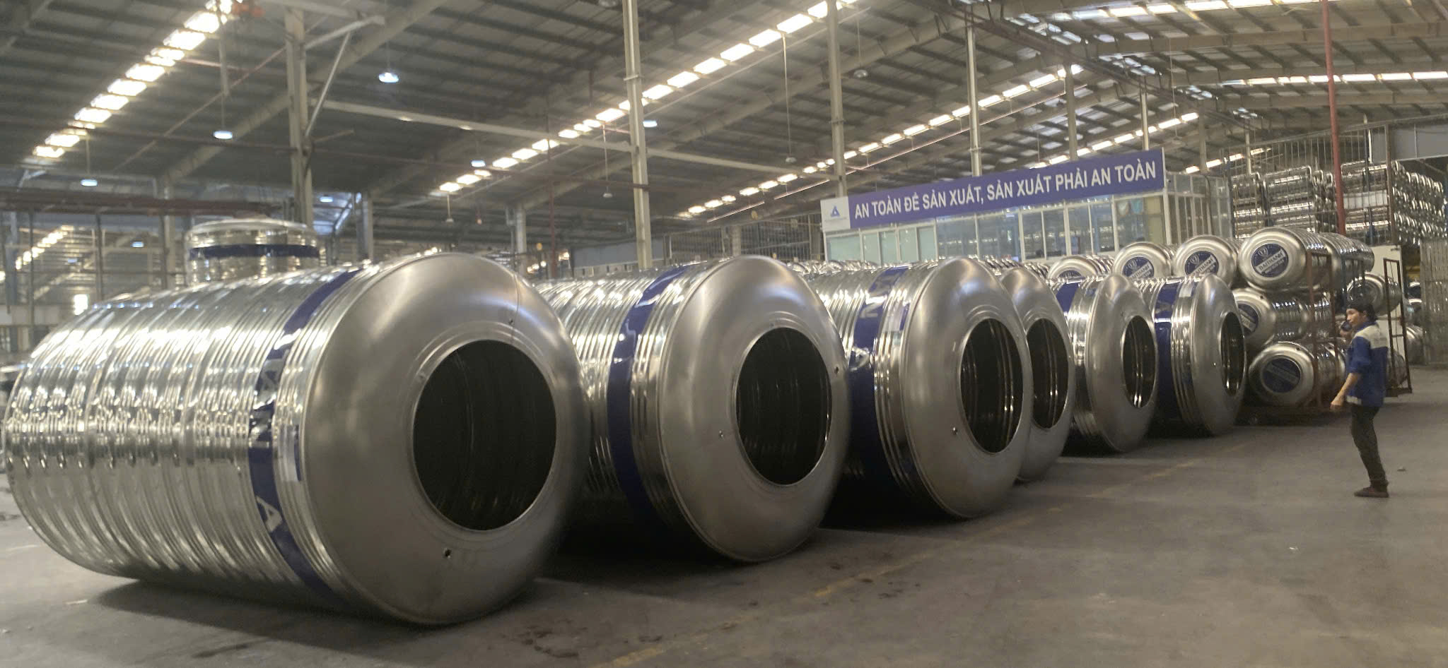 Lắp đặt bồn nước công nghiệp 25000L an toàn