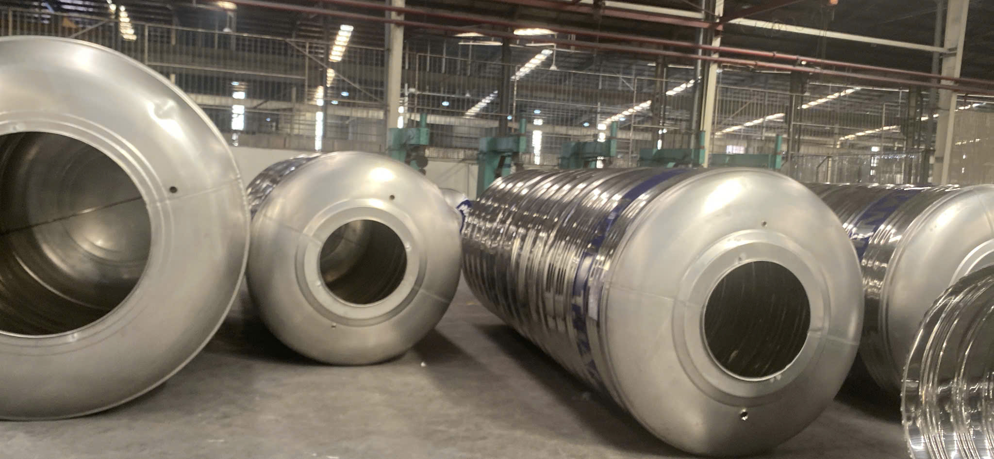 Bồn nước inox Toàn Mỹ chính hãng và phụ kiện đi kèm Bồn nước inox Toàn Mỹ chính hãng và phụ kiện đi kèm